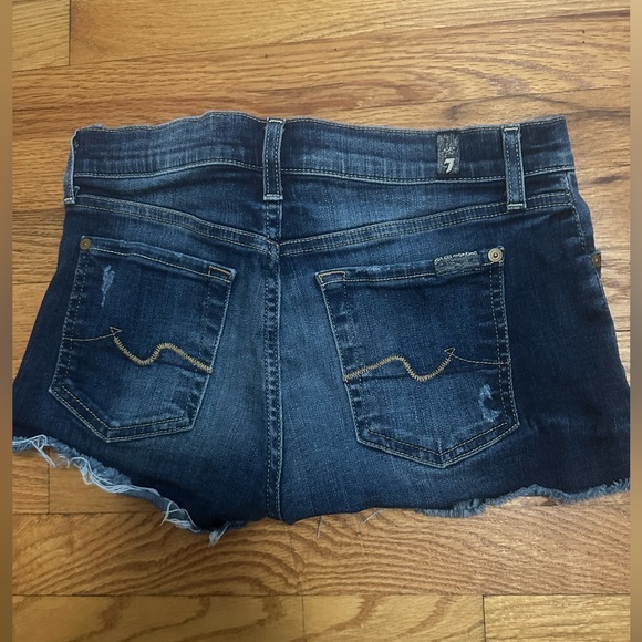 ✨BOGO FREE✨ 7 for all man kind distressed shorts size 24 - Picture 3 of 3